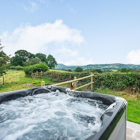Meadowcroft Villa Bettws Disserth Bagian luar foto