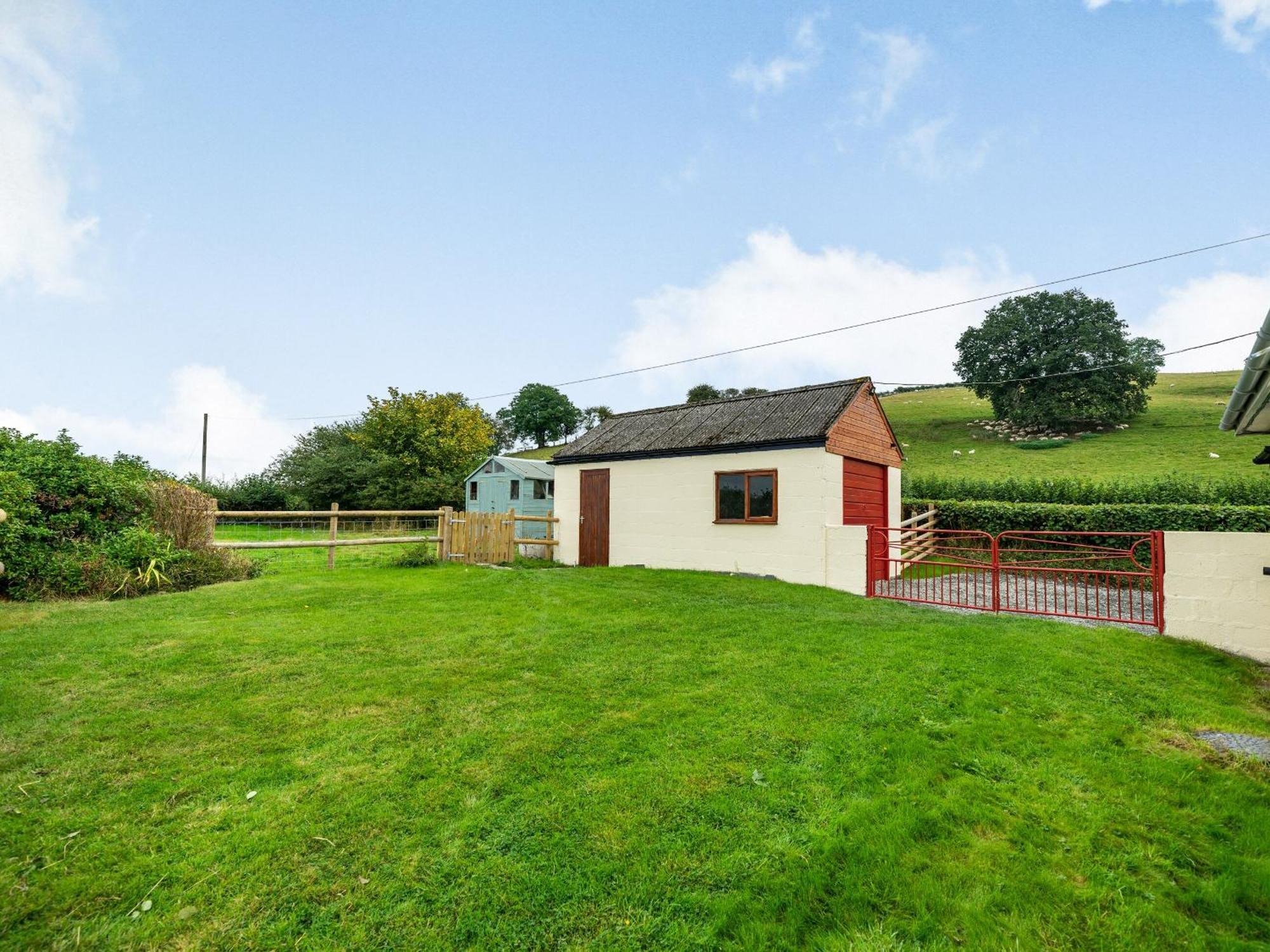 Meadowcroft Villa Bettws Disserth Bagian luar foto