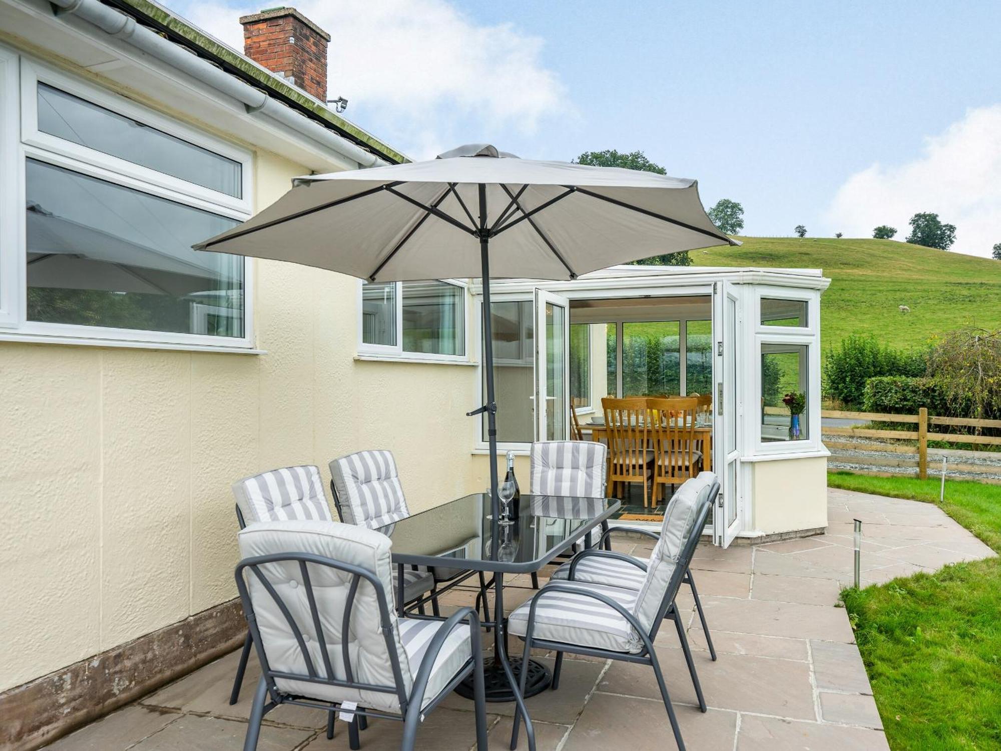 Meadowcroft Villa Bettws Disserth Bagian luar foto