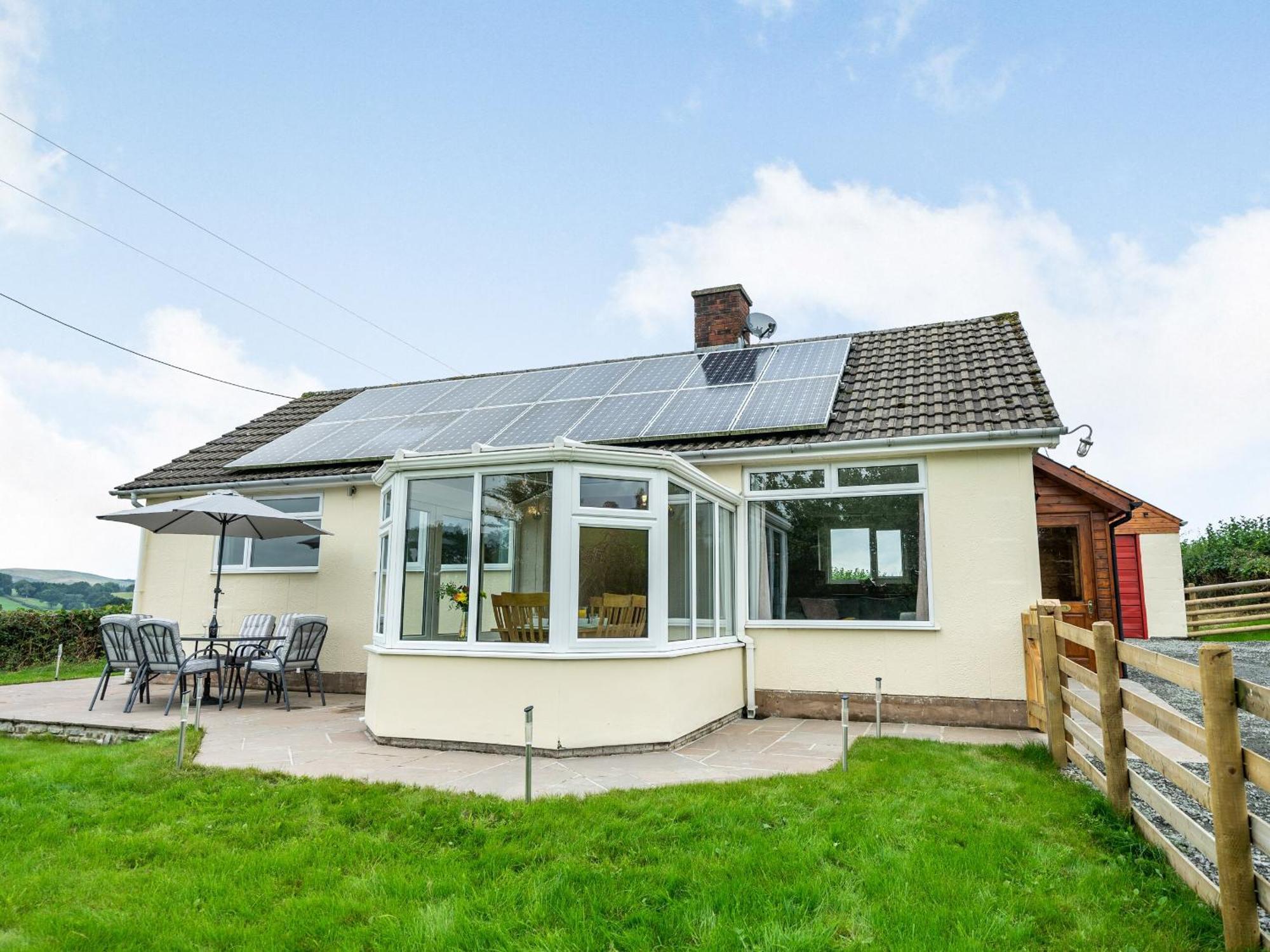 Meadowcroft Villa Bettws Disserth Bagian luar foto