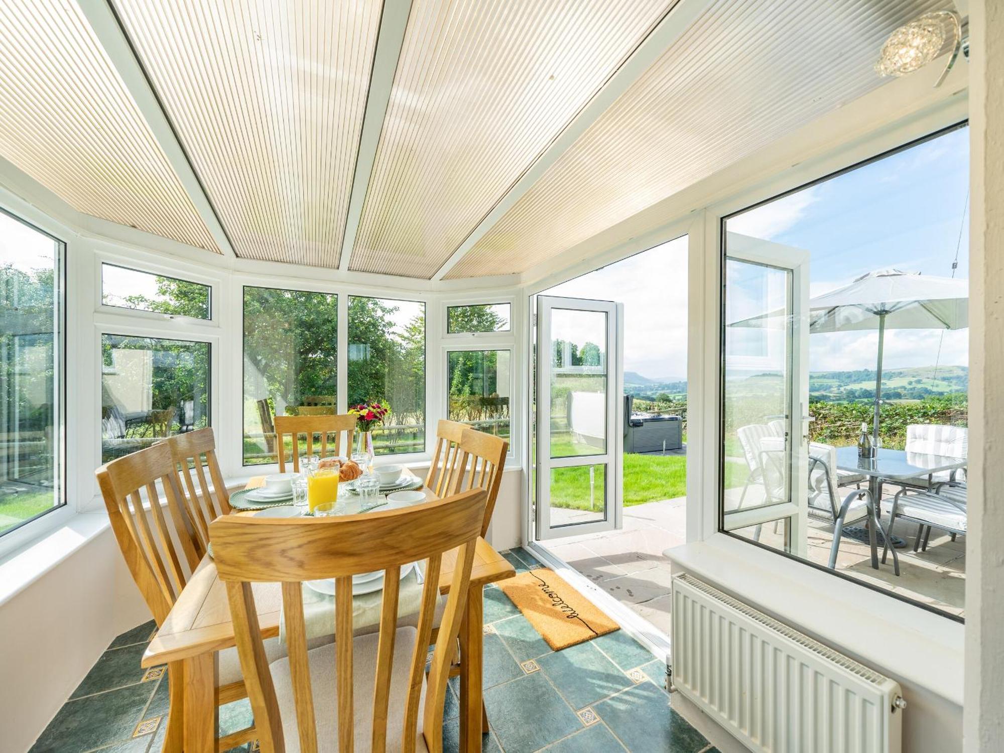 Meadowcroft Villa Bettws Disserth Bagian luar foto